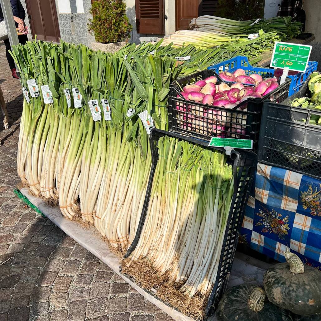 Wochenmarkt im Monferrato bedeutet ganz viel Obst, Gemüse, Käse, Wurst, Fleisch ... selbsverständlich aus der Region